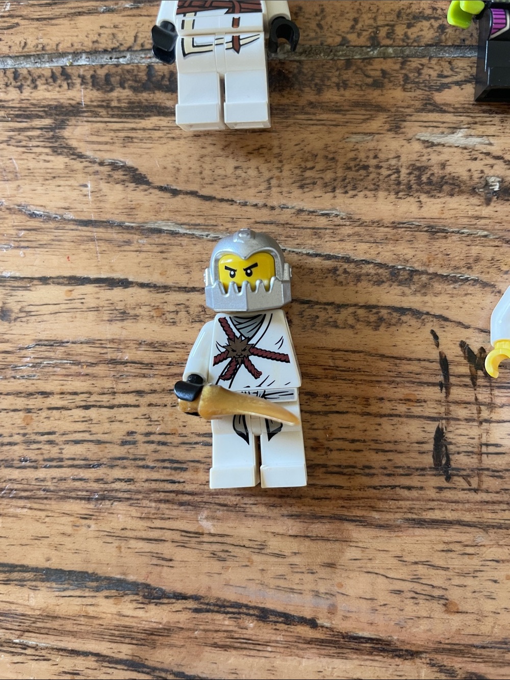 LEGO White Ninjago and Alien Minifigure Mix of 5 Mini Figurines - Picture 2 of 8